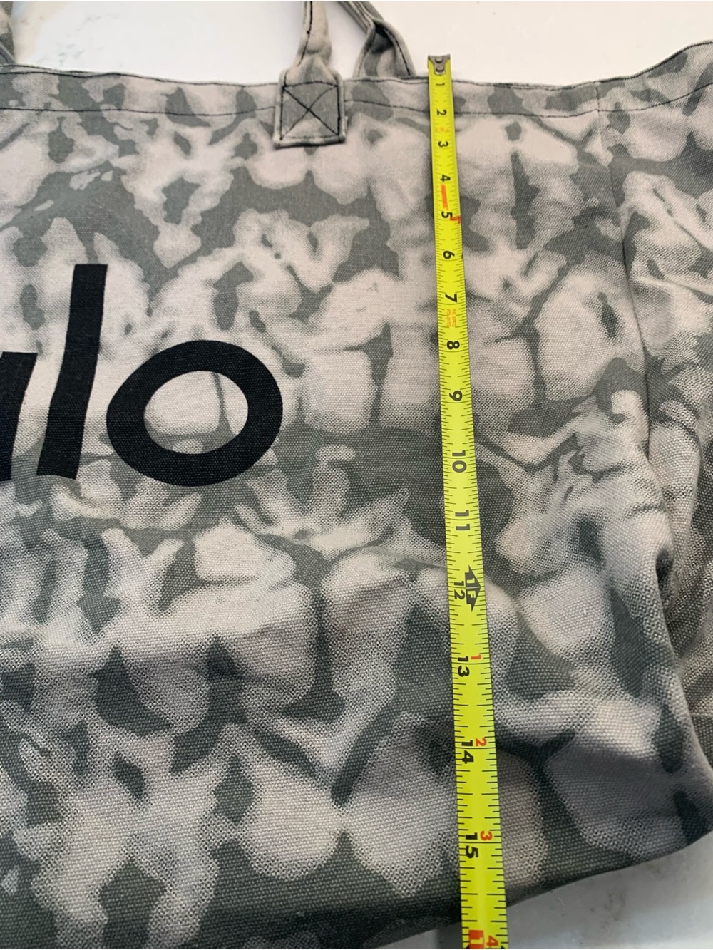 ALO Yoga Gray Tie-Dye Canvas Beach Large Bag Tote - Picture 7 of 8